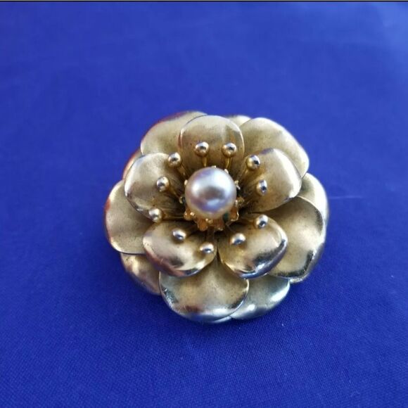 CORO VINTAGE WILD ROSE BROOCH/PIN WITH PEARL CENTER EUC - Picture 8 of 10